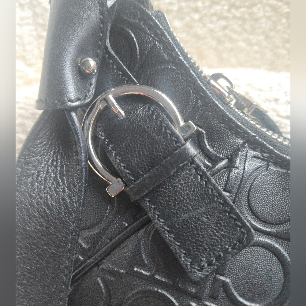 Salvatore Ferragamo Black Gancini Leather Shoulder Bag EUC - Picture 16 of 17